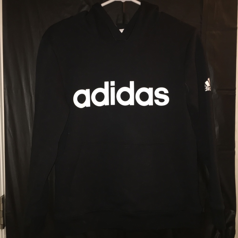 Black adidas sweatshirt 🖤